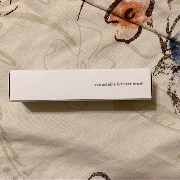 💜 Lilah b Retractable Bronzer Brush - Picture 5 of 9